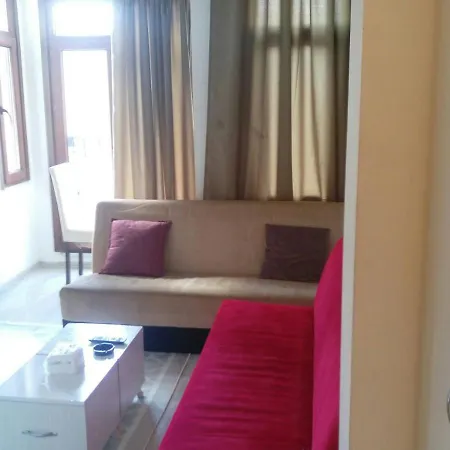 Rose Apartahotel *